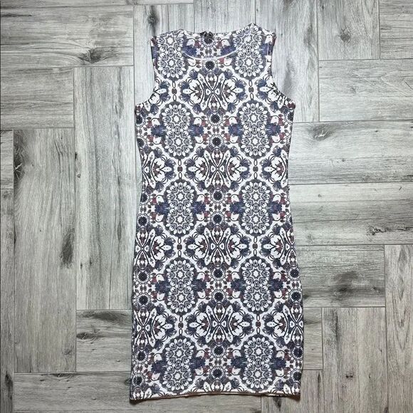 Gage Dresses & Skirts - Gage Chic Sleeveless Dress
